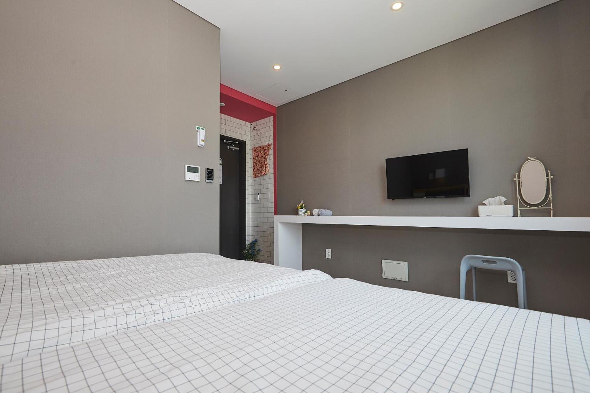 Red-Lighthouse Guest House Сокчхо Номер фото