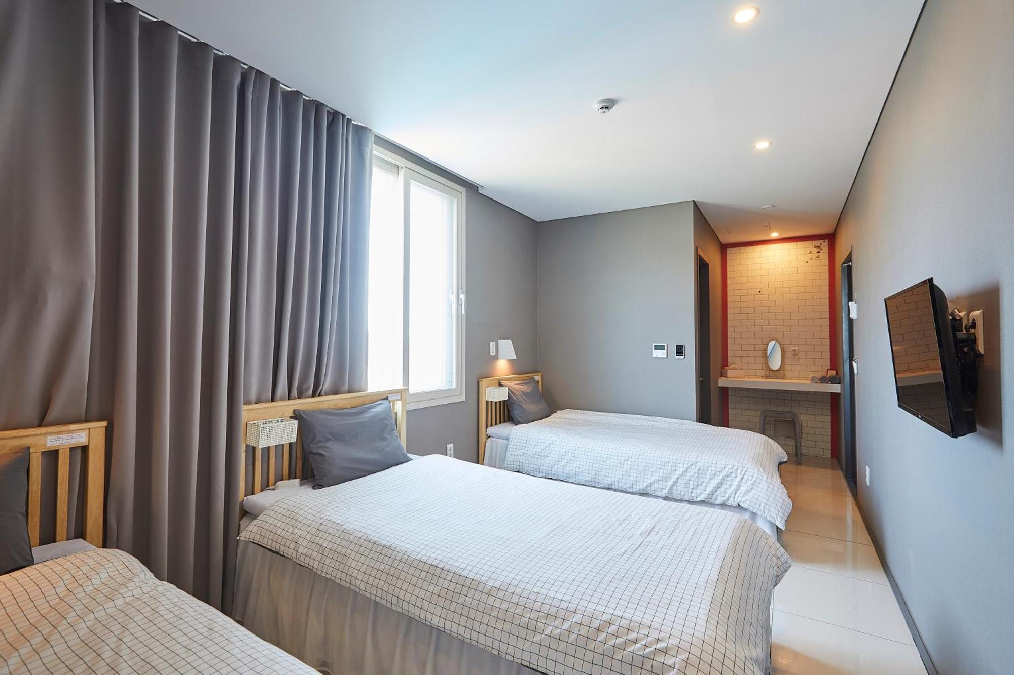 Red-Lighthouse Guest House Сокчхо Номер фото