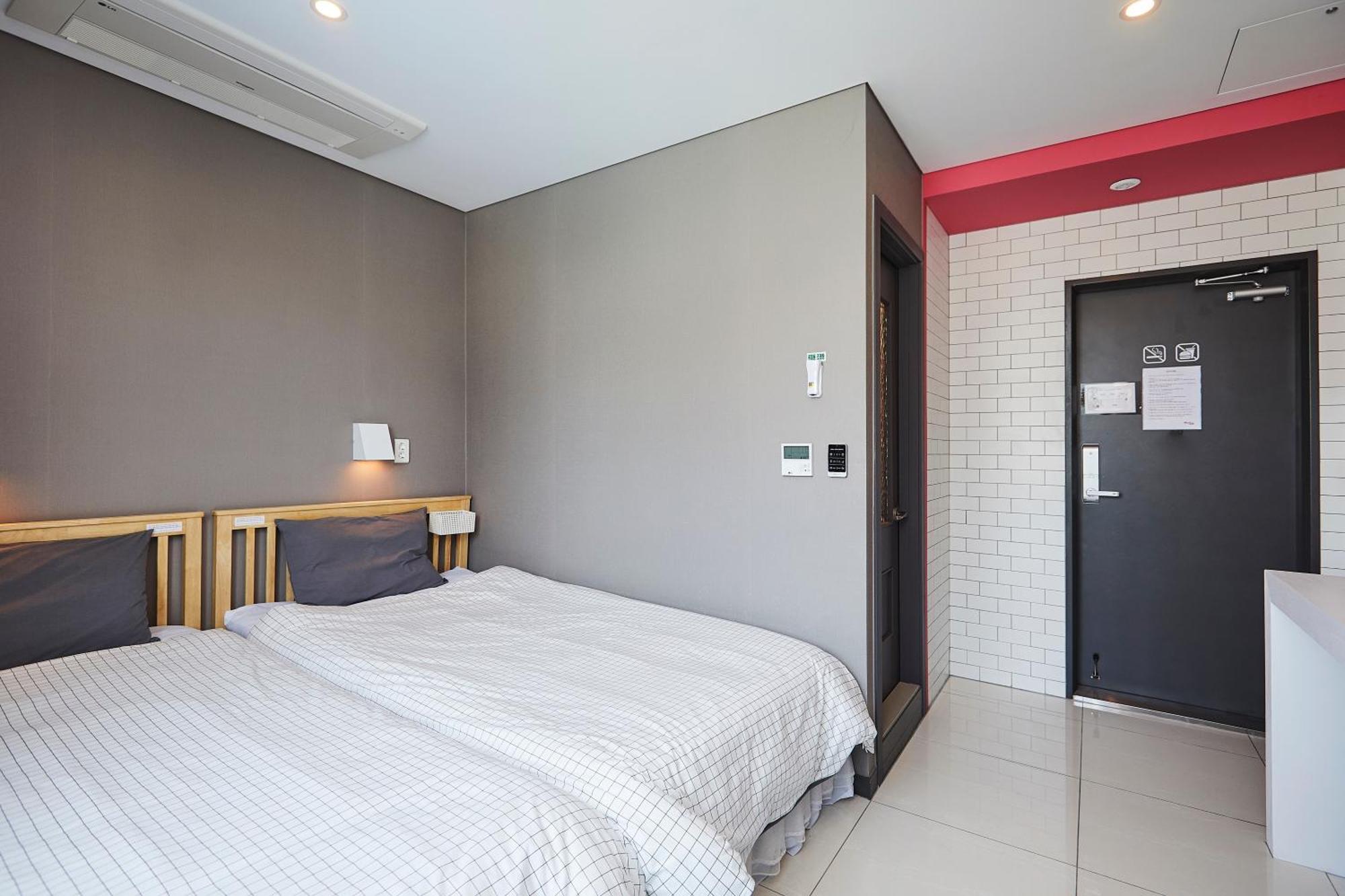 Red-Lighthouse Guest House Сокчхо Номер фото
