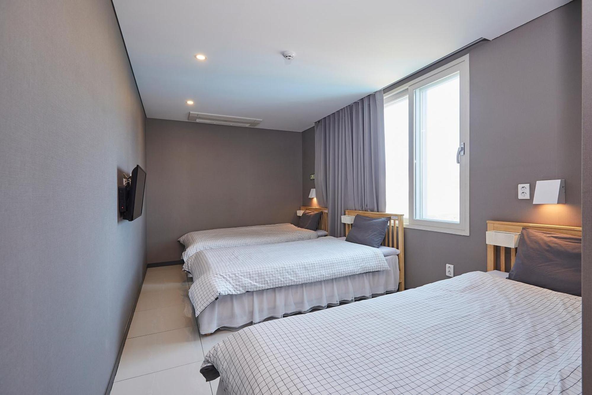 Red-Lighthouse Guest House Сокчхо Номер фото