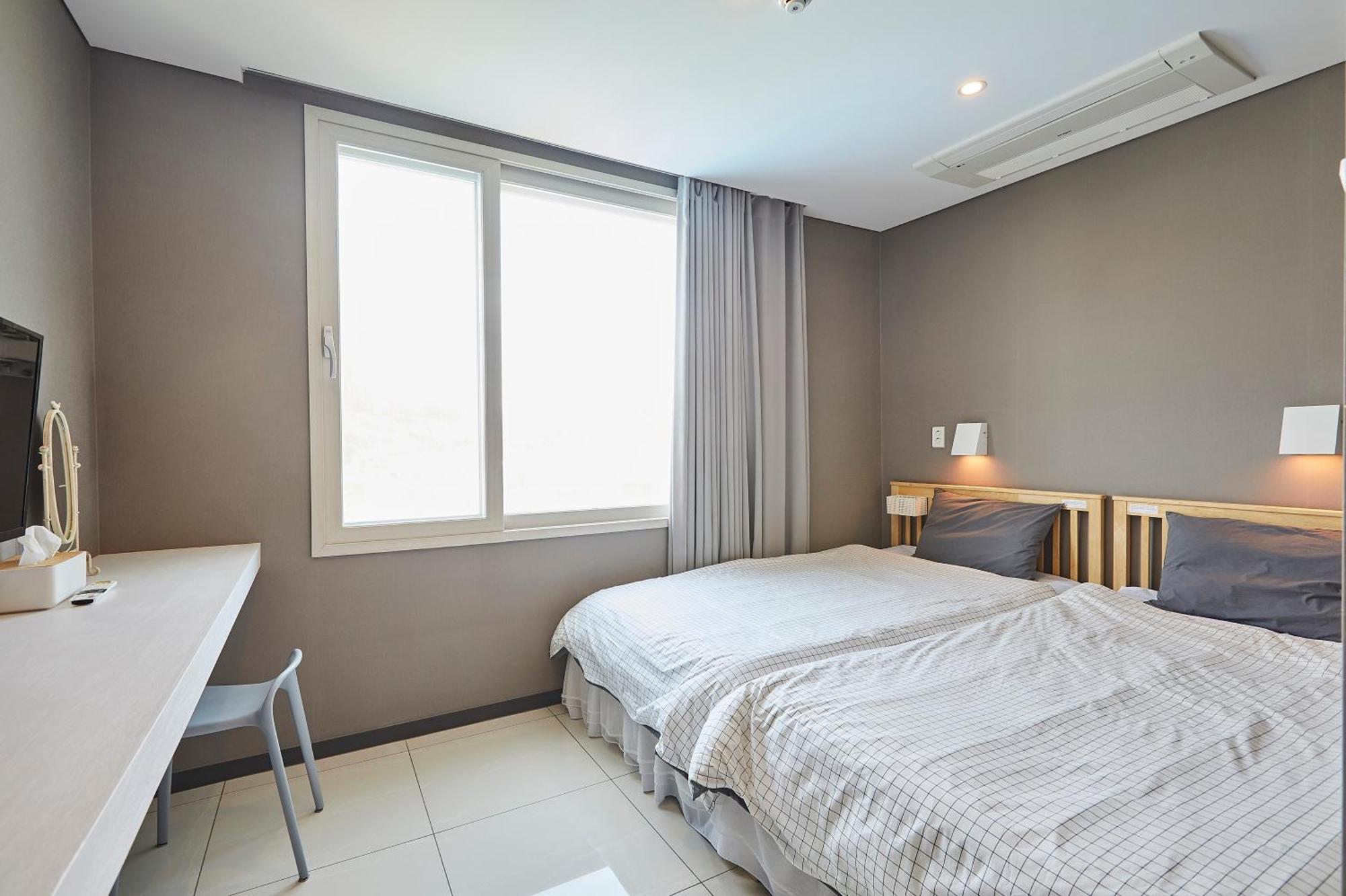 Red-Lighthouse Guest House Сокчхо Номер фото