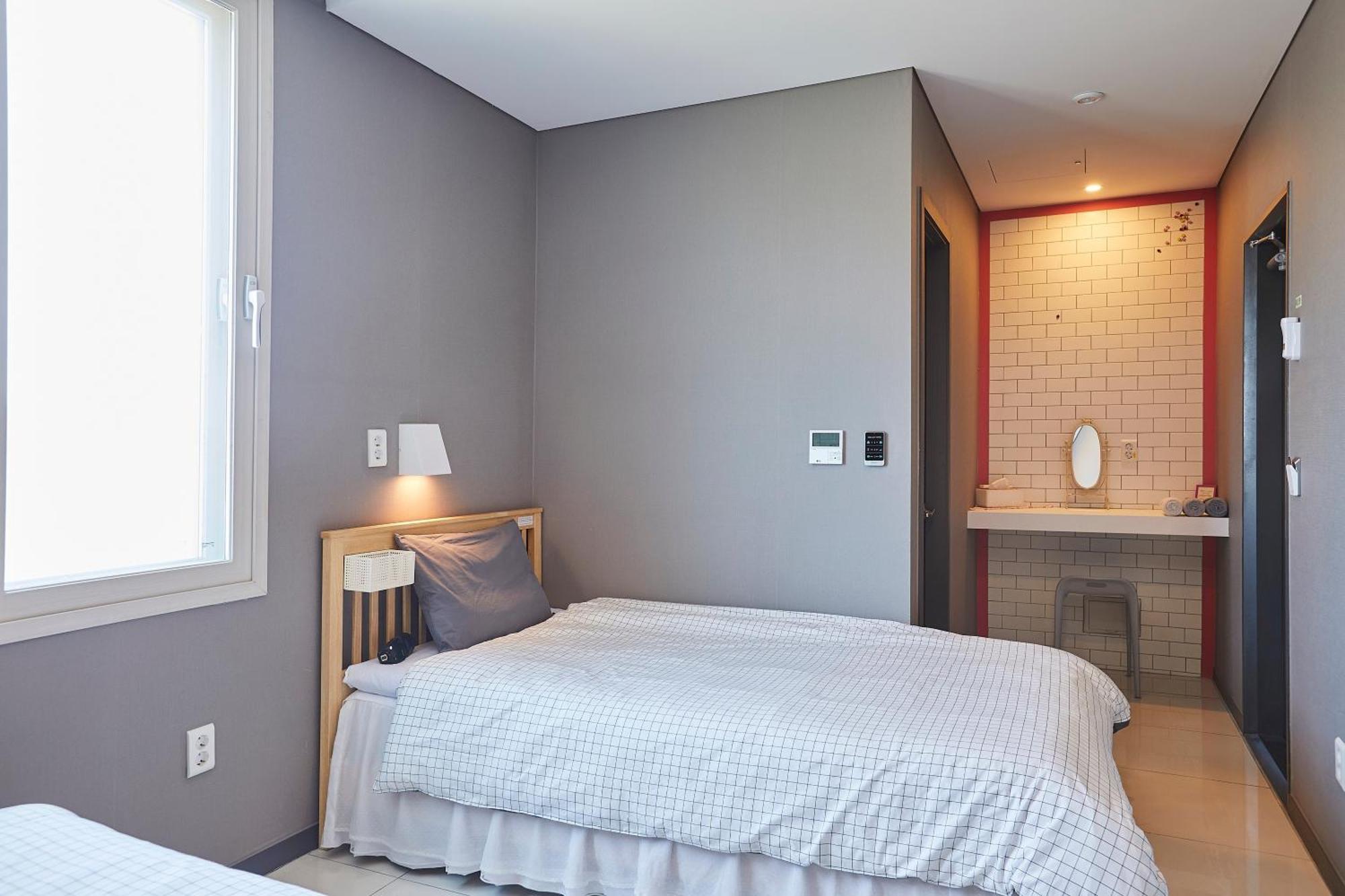 Red-Lighthouse Guest House Сокчхо Номер фото