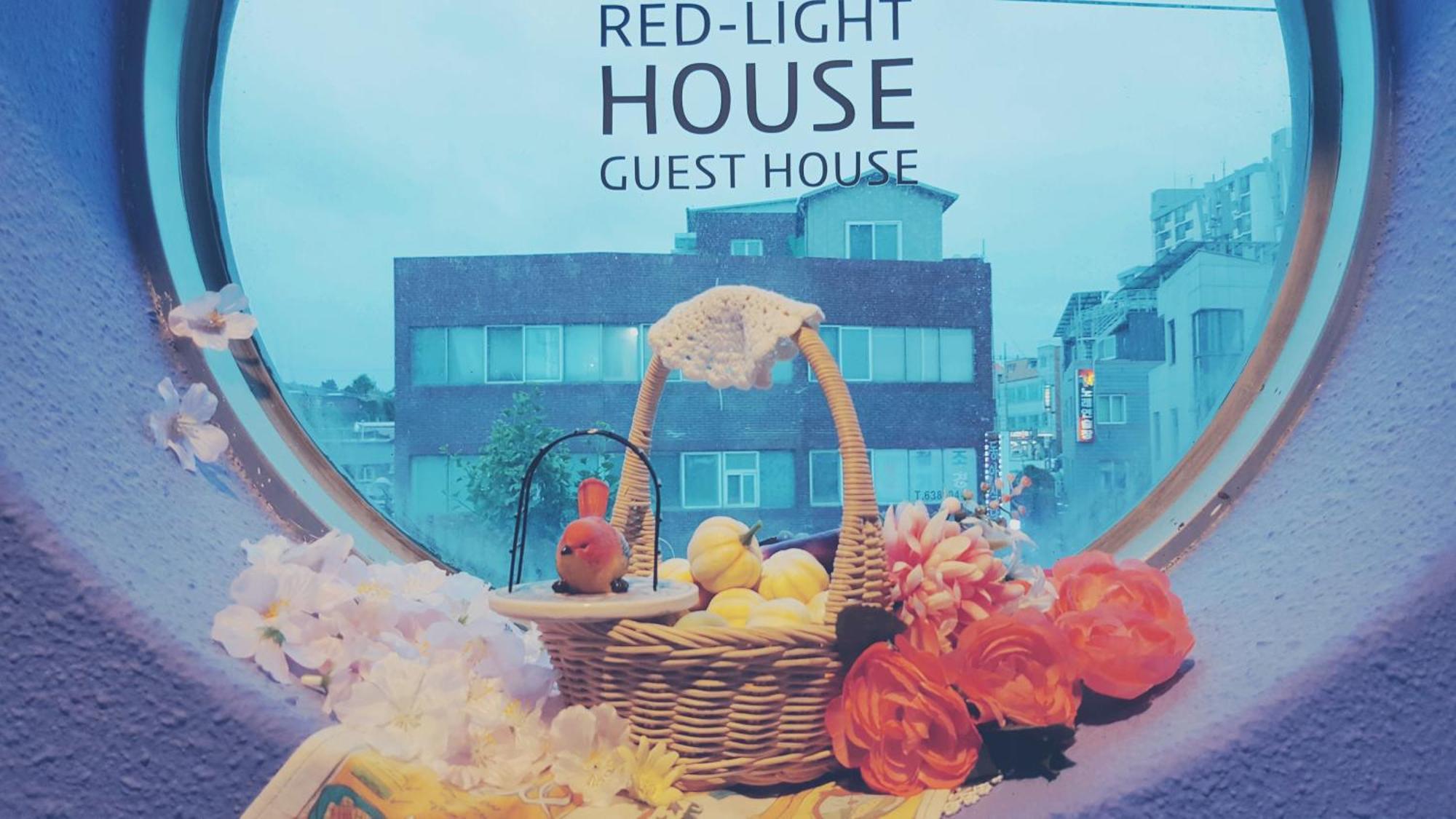 Red-Lighthouse Guest House Сокчхо Экстерьер фото